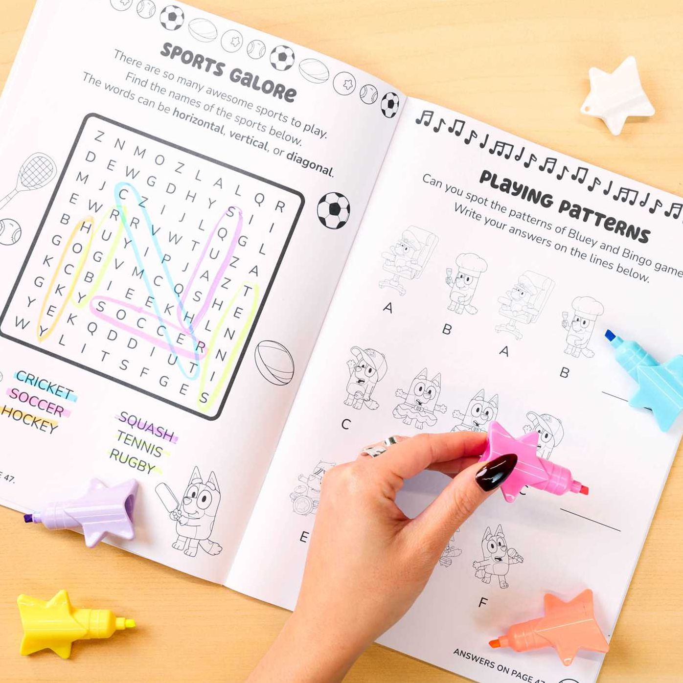 Bluey: Family Games: Coloring & Activity with Stackable Markers