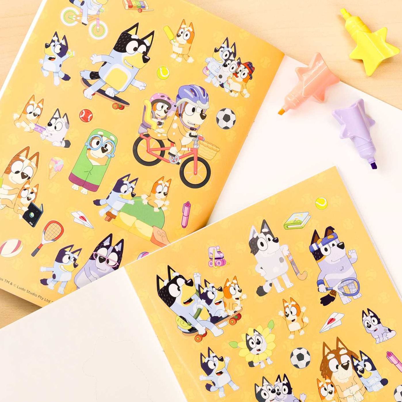 Bluey: Family Games: Coloring & Activity with Stackable Markers