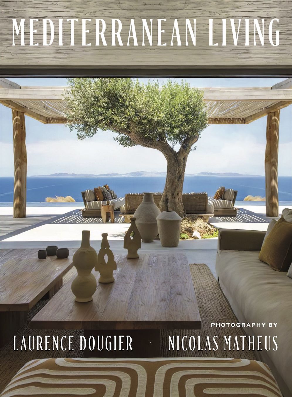 Mediterranean Living: Varied residences immerse readers in the diverse architectural and decorative styles of Southern Europe