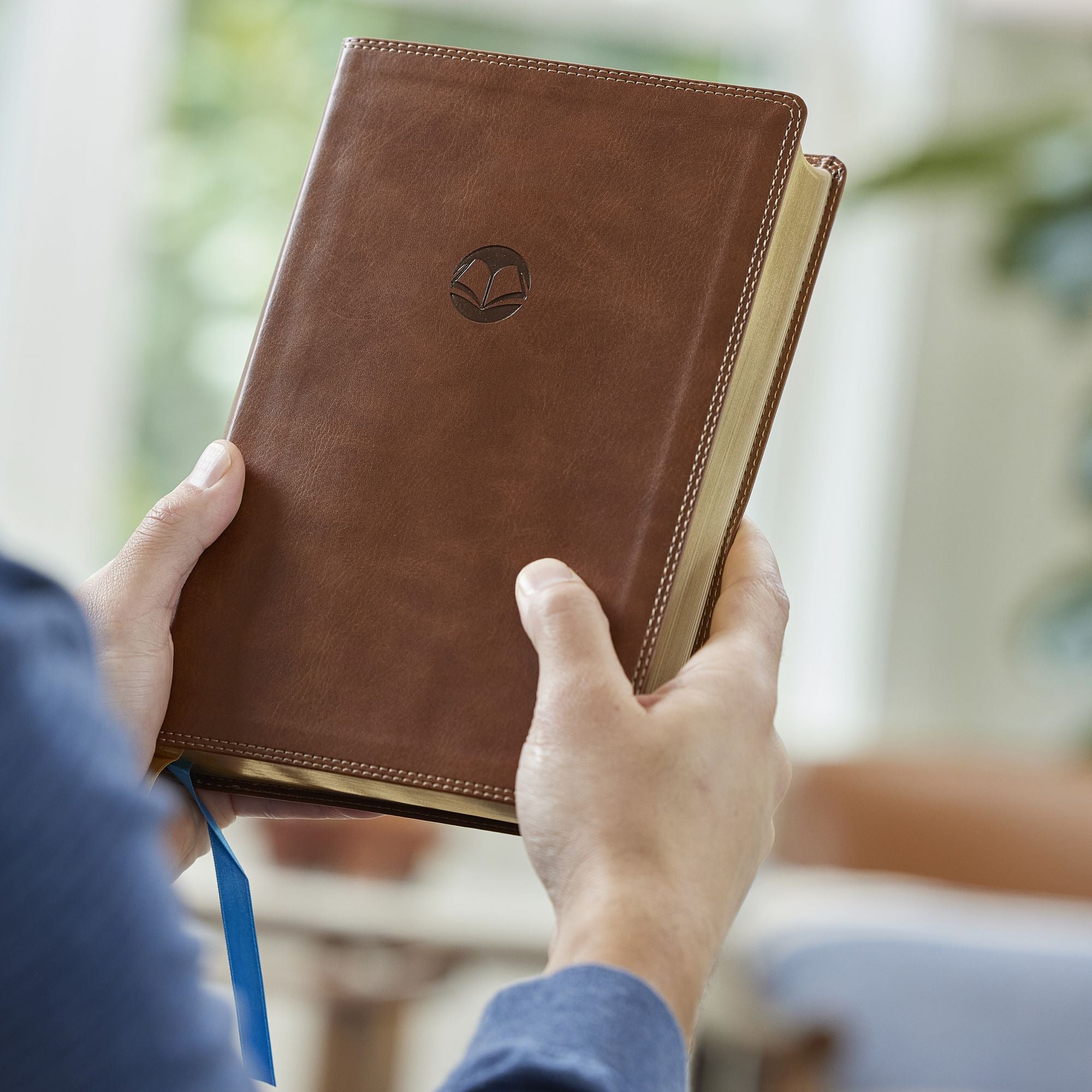 Enduring Word Study Bible: Pastoral Commentary from Every Chapter of the Bible (NKJV, Brown Leathersoft, Red Letter, Comfort Print, Thumb Indexed)