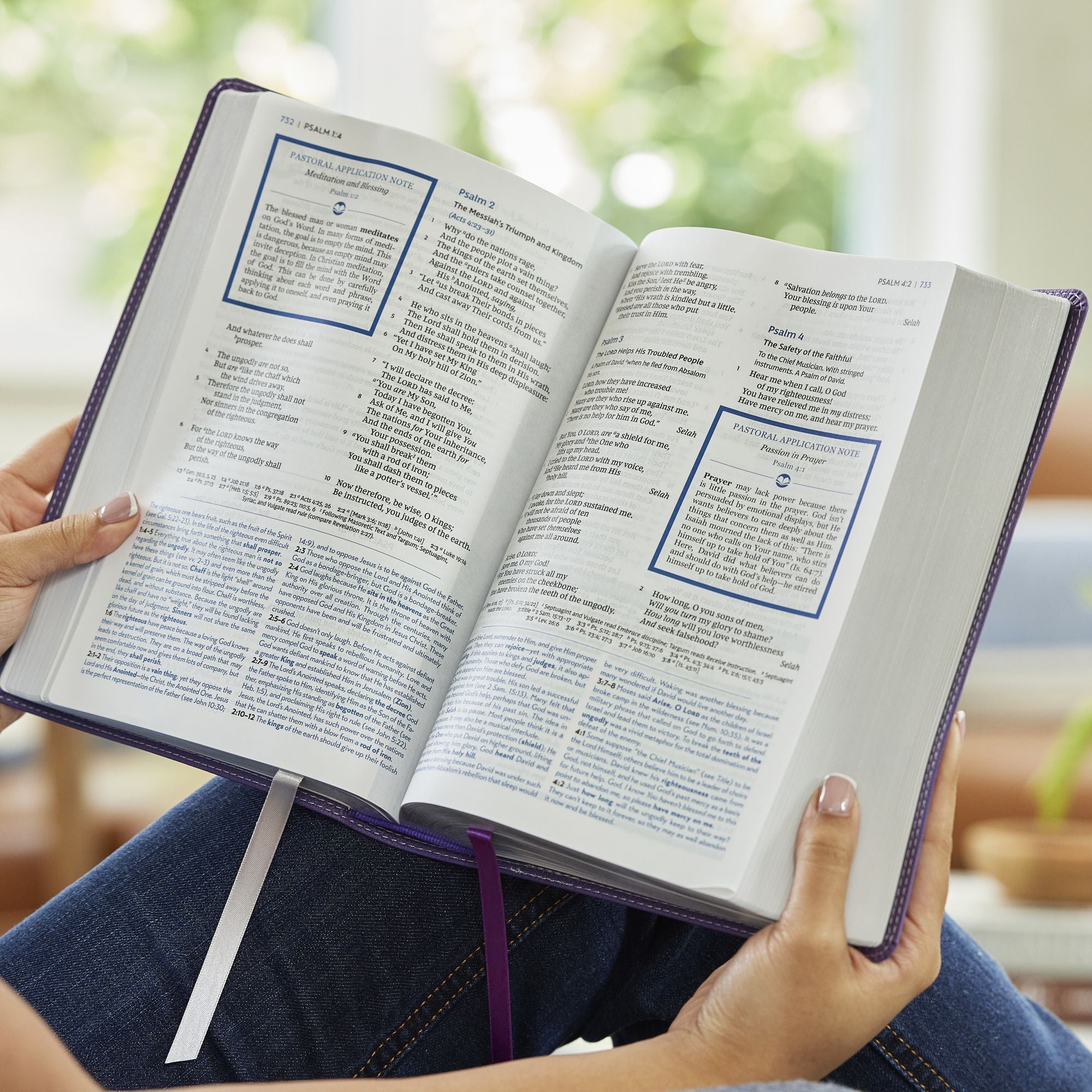 Enduring Word Study Bible: Pastoral Commentary from Every Chapter of the Bible (NKJV, Black Bonded Leather, Red Letter, Comfort Print)