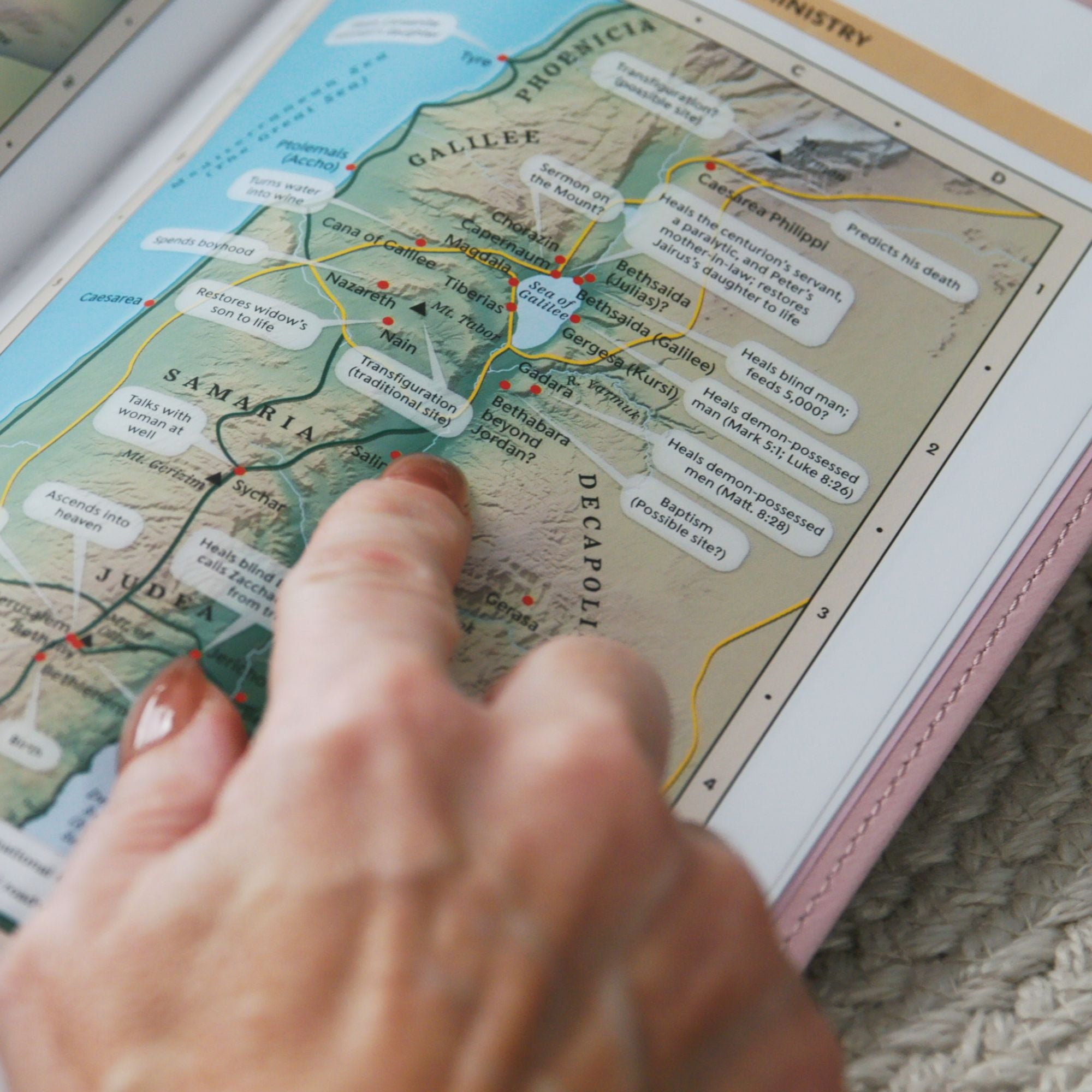 KJV Personal Size Large Print End-of-Verse Reference Bible, Brown Leathersoft, Red Letter, Comfort Print (Thumb Indexed)