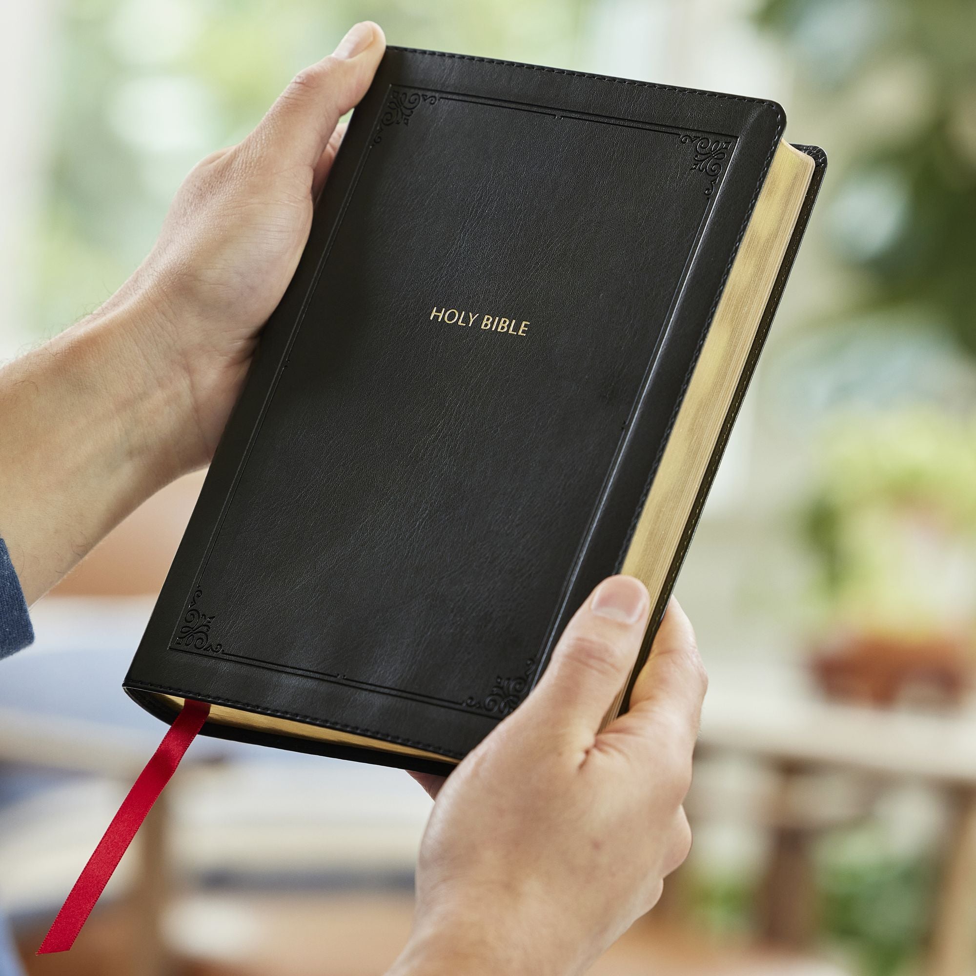 KJV Giant Print End-of-Verse Reference Bible, Black Leathersoft, Red Letter, Comfort Print