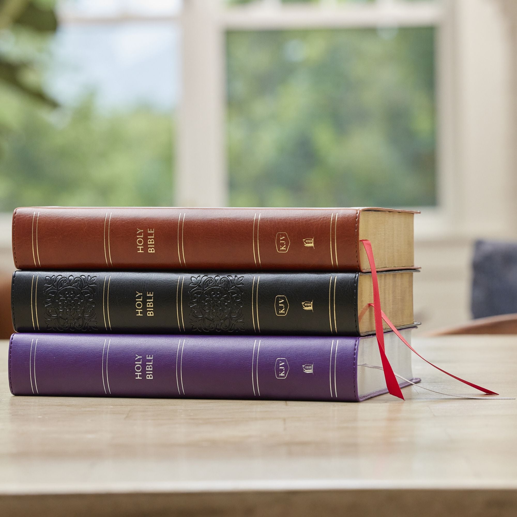 KJV Giant Print End-of-Verse Reference Bible, Black Leathersoft, Red Letter, Comfort Print
