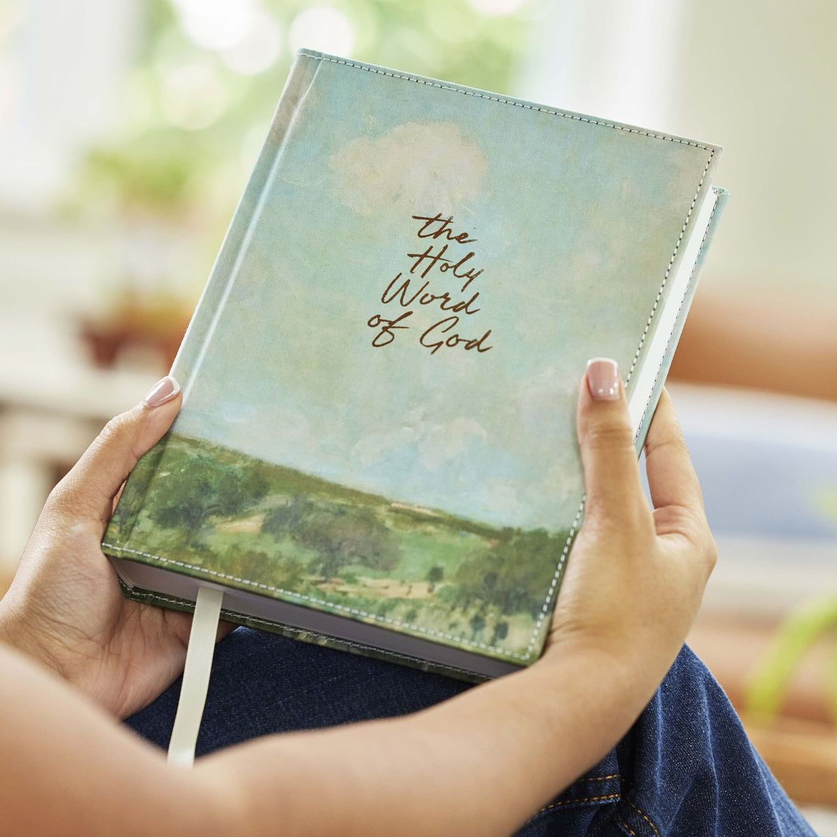 NKJV, Journal the Word Bible: Reflect, Journal or Create Art Next to Your Favorite Verses (Cloth over board, Red Letter, Comfort Print)