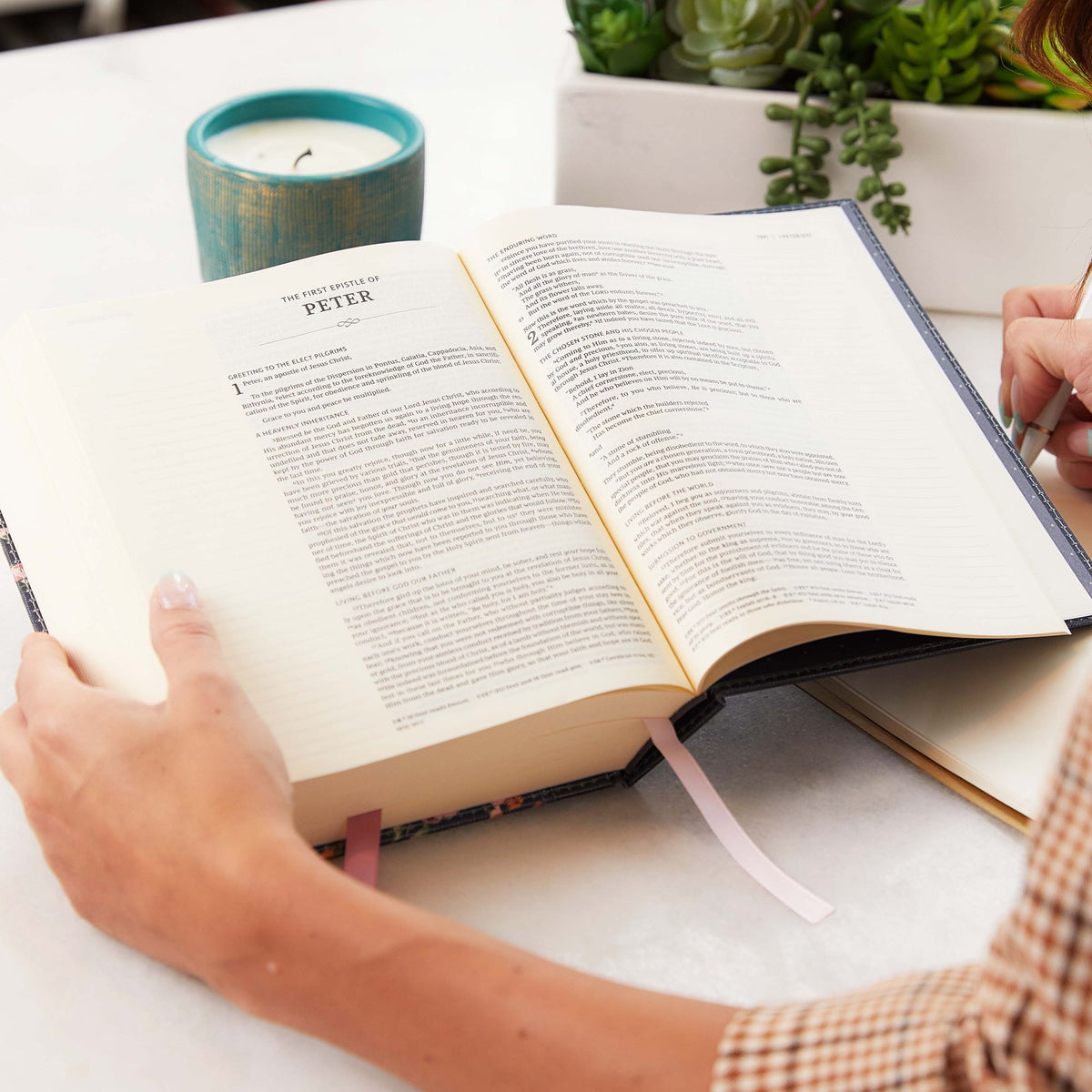 NKJV, Journal the Word Bible: Reflect, Journal or Create Art Next to Your Favorite Verses (Cloth over board, Red Letter, Comfort Print)