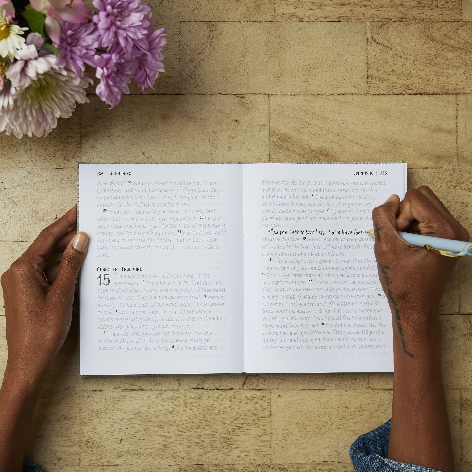 NKJV New Testament, Tracing edition: Engaging the Scripture Word by Word (Gray Cloth over Board)