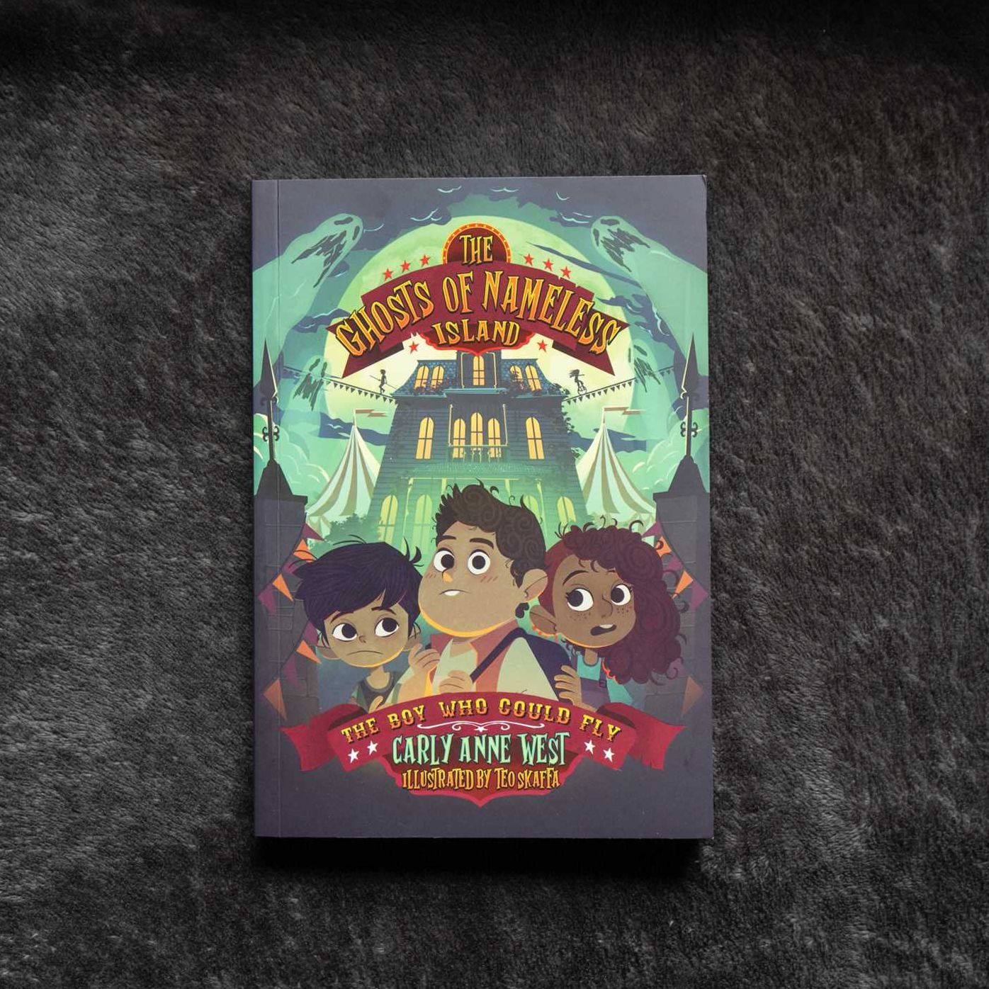 The Ghosts of Nameless Island: The Boy Who Could Fly: Vol. 2