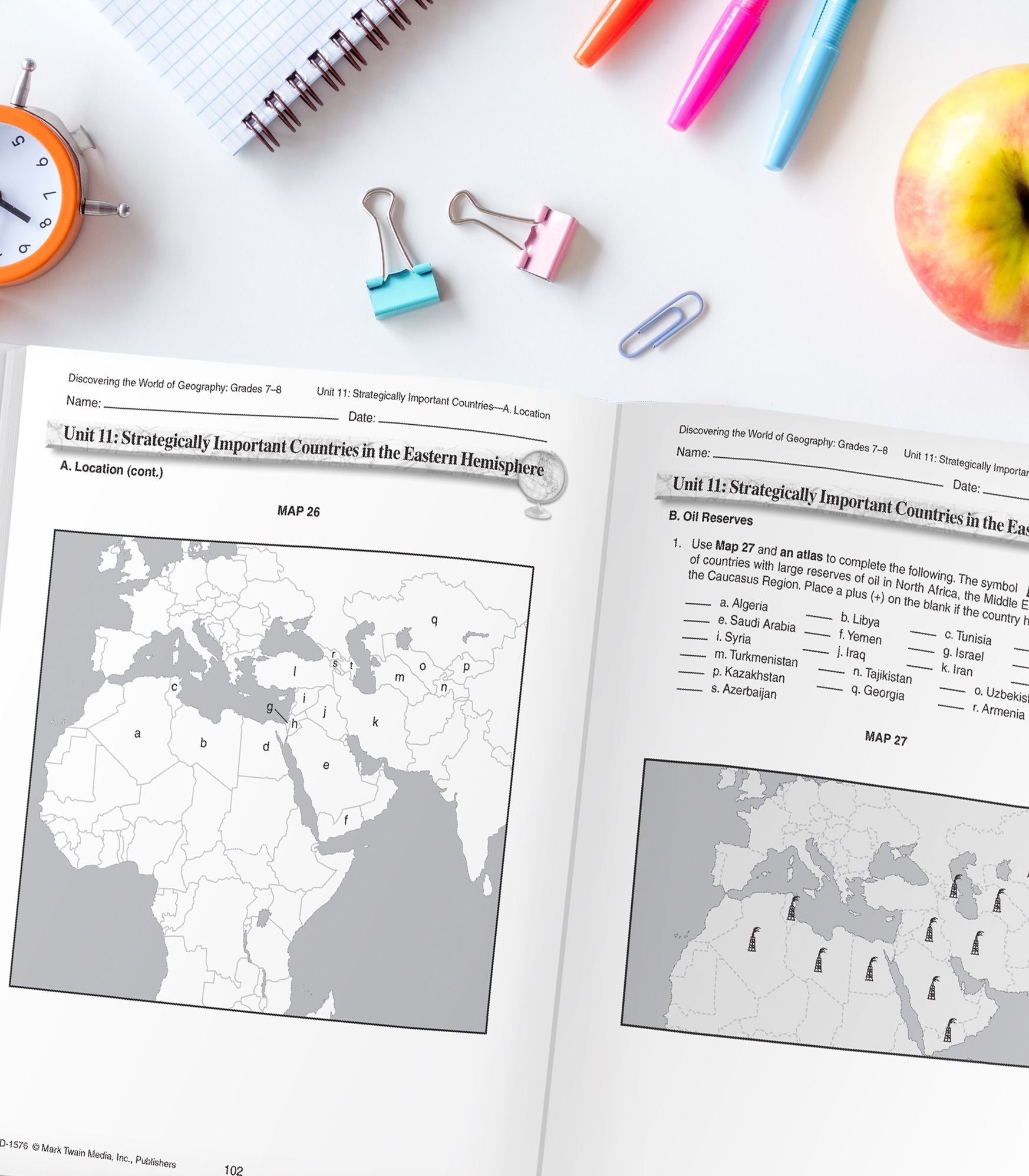 Discovering the World of Geography: Includes Selected National Geography Standards (Grades 7-8)