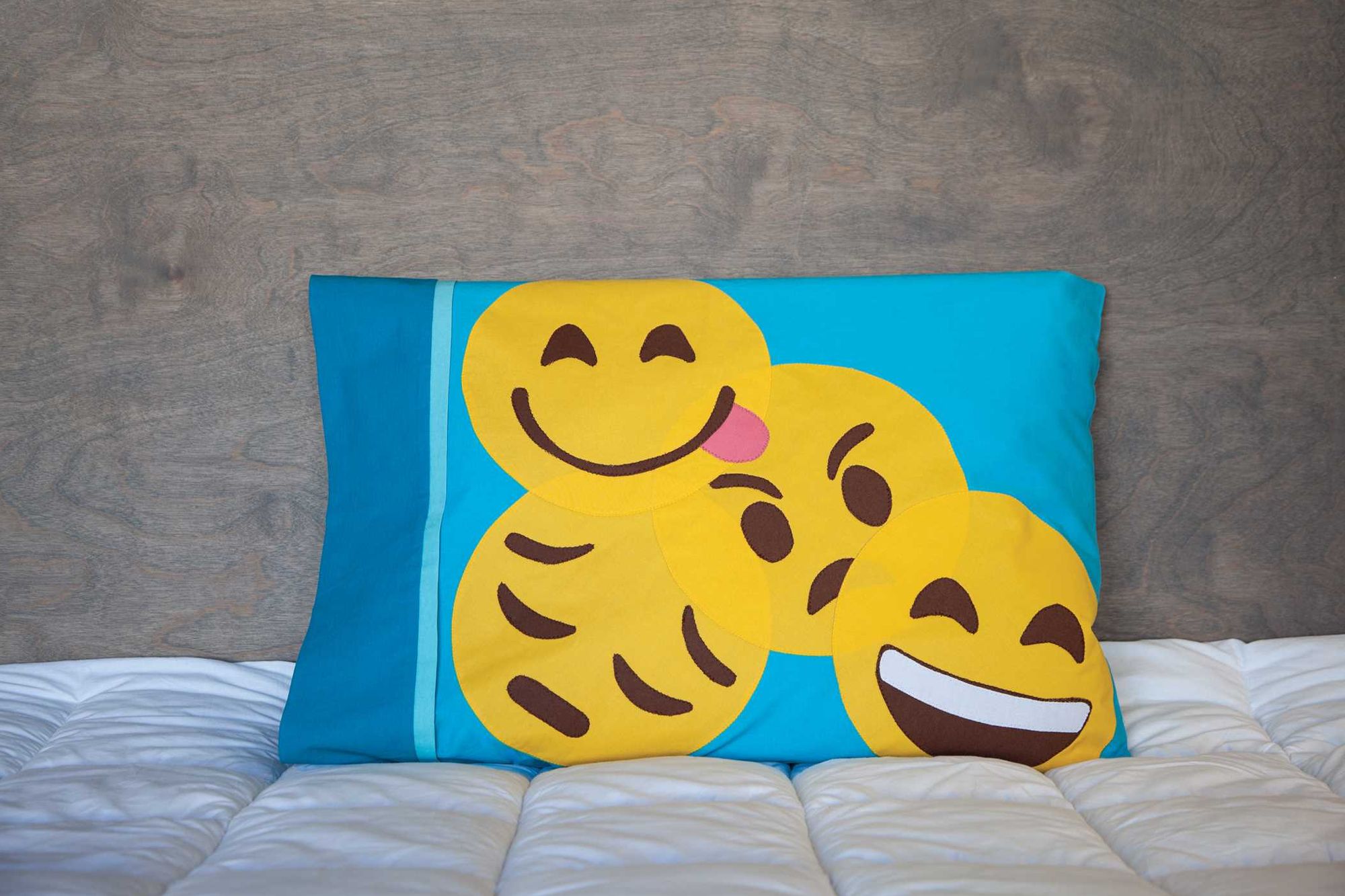 Sew Emoji: Mix & Match 60 Features for Custom Emoticons, Make a Twin-Size Quilt, Pillows & More