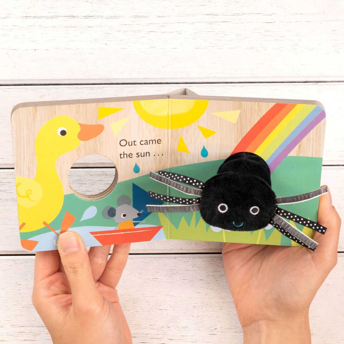 Touch and Trace Nursery Rhymes: Itsy Bitsy Spider Finger Puppet Book