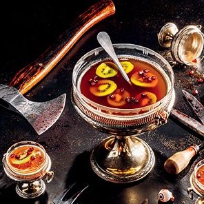 Puncheons and Flagons (Dungeons & Dragons): The Official Dungeons & Dragons Cocktail Book [A Cocktail and Mocktail Recipe Book]