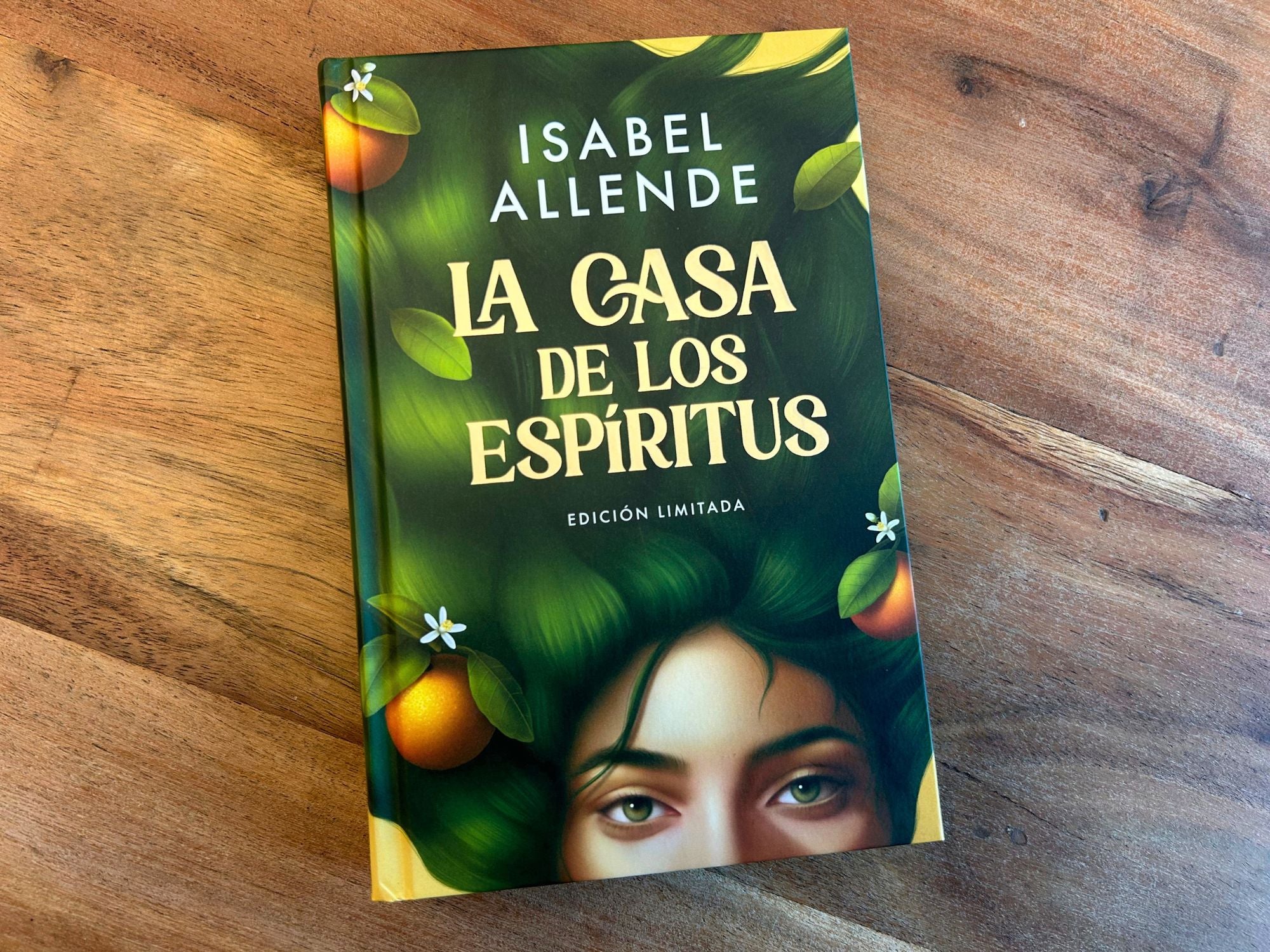 La casa de los espíritus (Edición especial cantos pintados) / The House of the Spirits