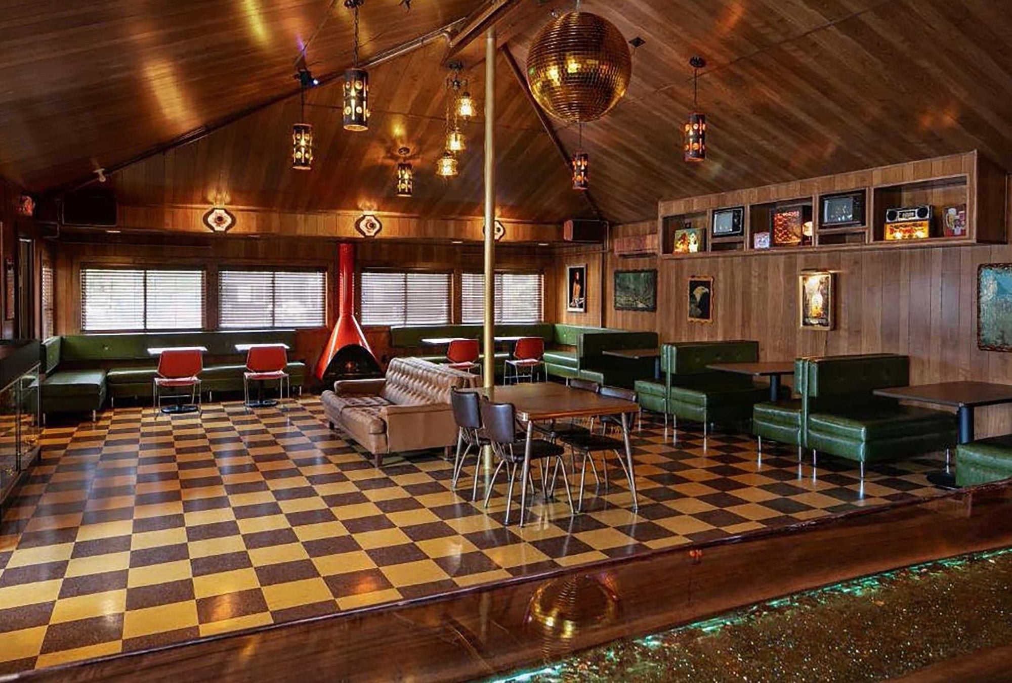 Vintage Motels: America's Most Inspiring Motels Beautifully Restored With Respect For History