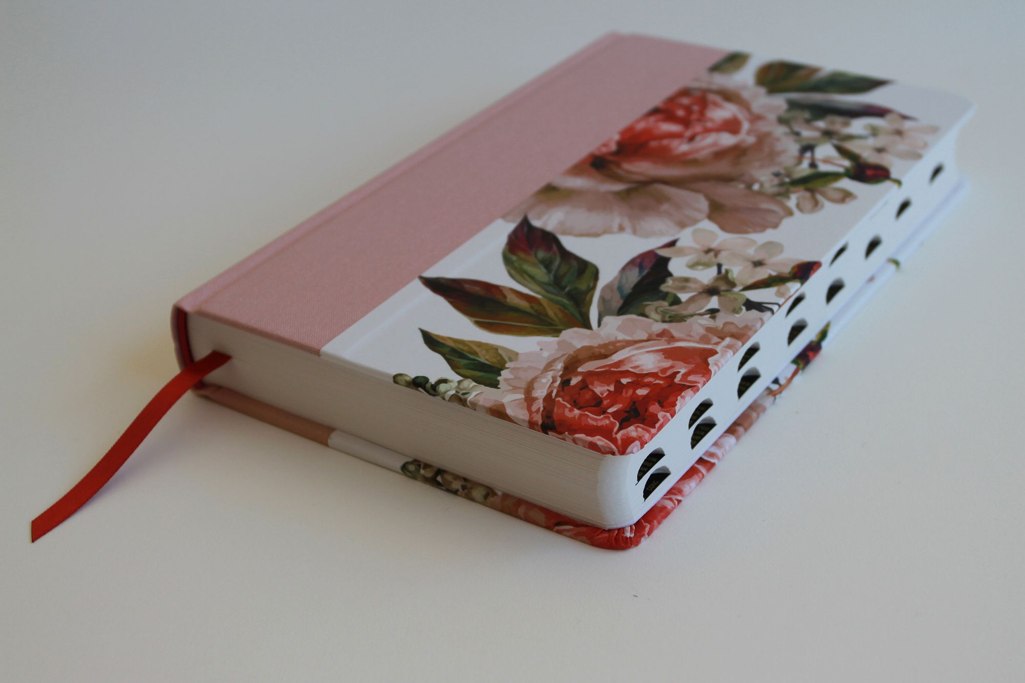 Biblia Reina Valera 1960 letra grande. Tela rosada con flores, manual con índice / Spanish Bible RVR 1960, Large Print, Pink Floral Cloth with Index