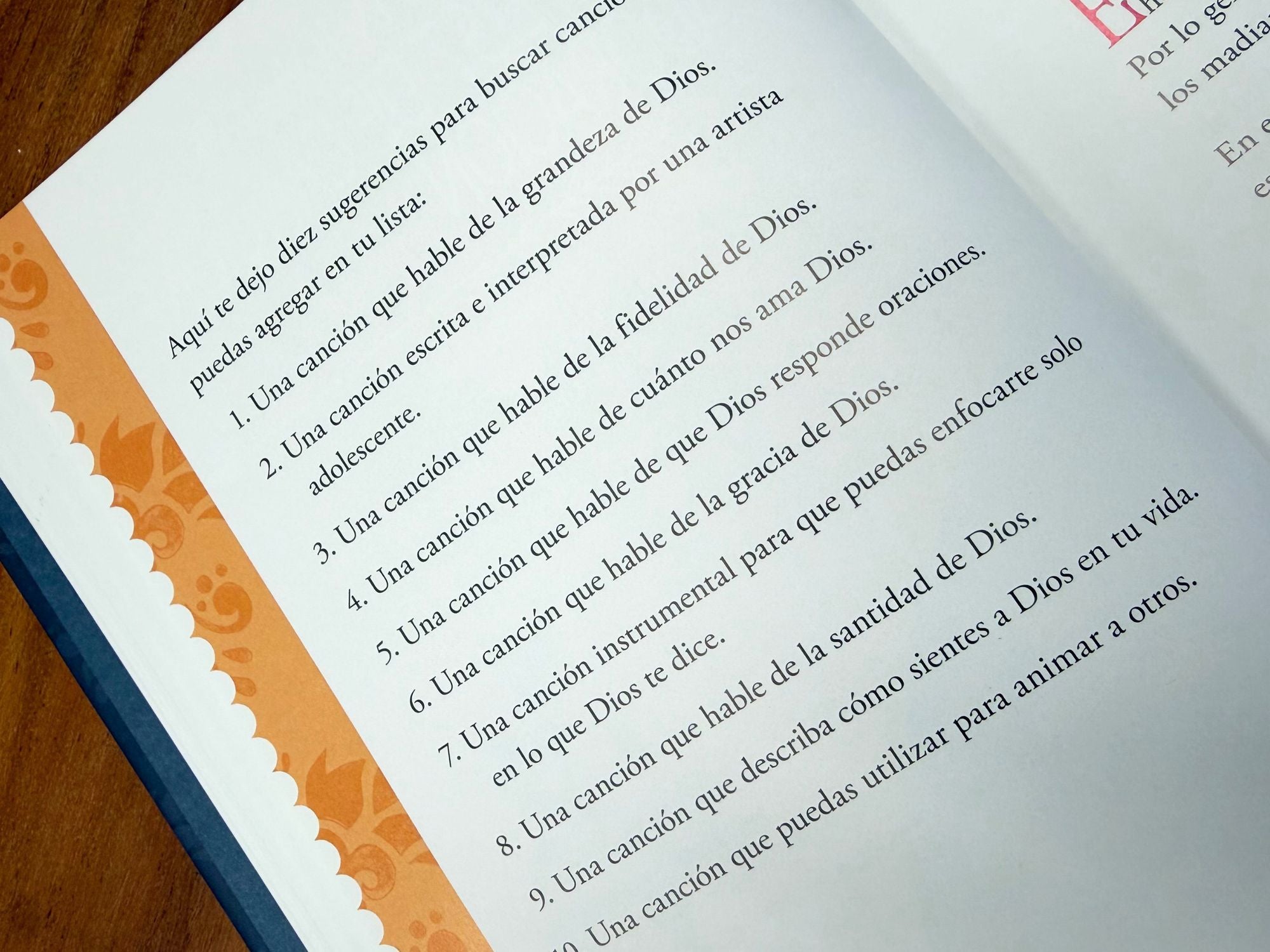 Una fe valiente: 100 devocionales para niñas / Fearless Faith: 100 Devotions for Girls